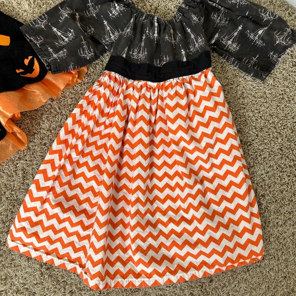 3 Halloween dresses size 6-7 - Picture 3 of 7